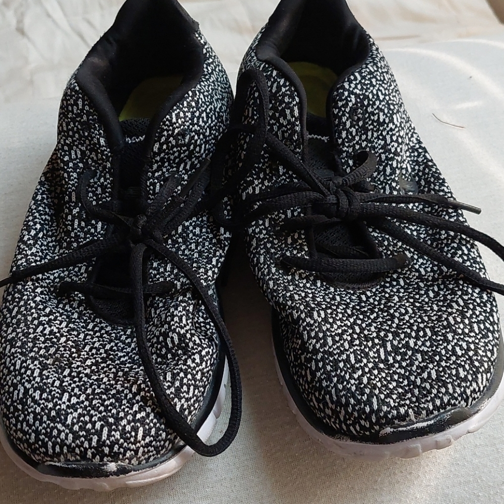 Champion sneakers size 9 spotted black and white